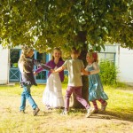 Veytalschule_Kinder-unter-Baum