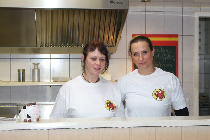 Siggis Imbiss in Bad Münstereifel: Mandy Wagner und Michaela Fey kochen mit Leidenschaft.