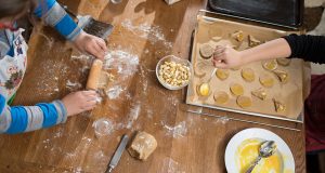 In der Weihnachtsbäckerei: Mandeltäschchen